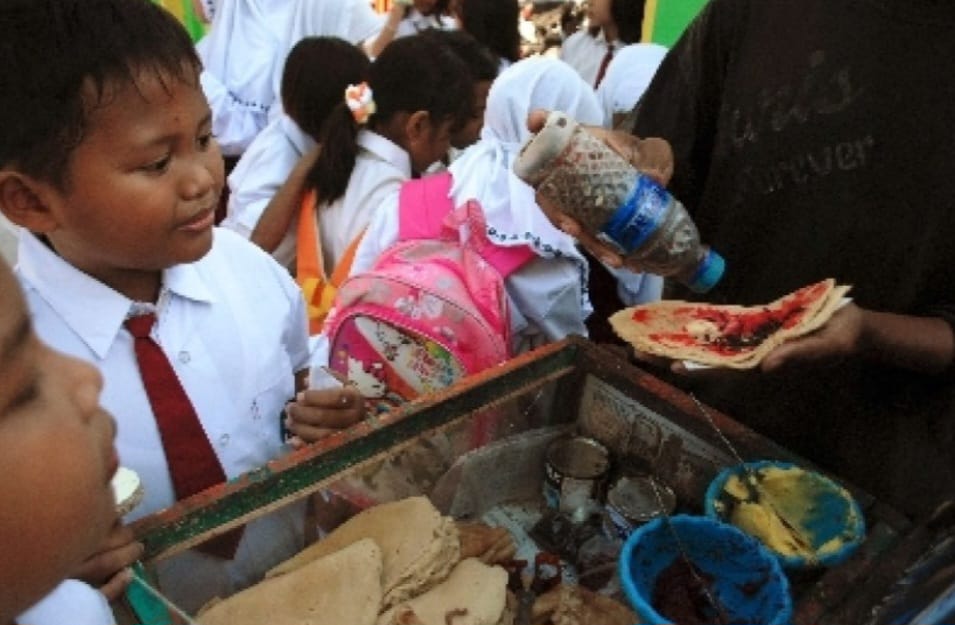 Perlu Diawasi, Ini Zat Berbahaya yang Sering Terkandung Pada Jajanan Anak Sekolah 