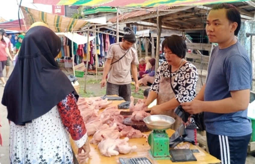 Ibu-Ibu di Sanga Desa Muba Akhirnya Lega, Harga Daging Ayam dan Sayur Mulai Turun