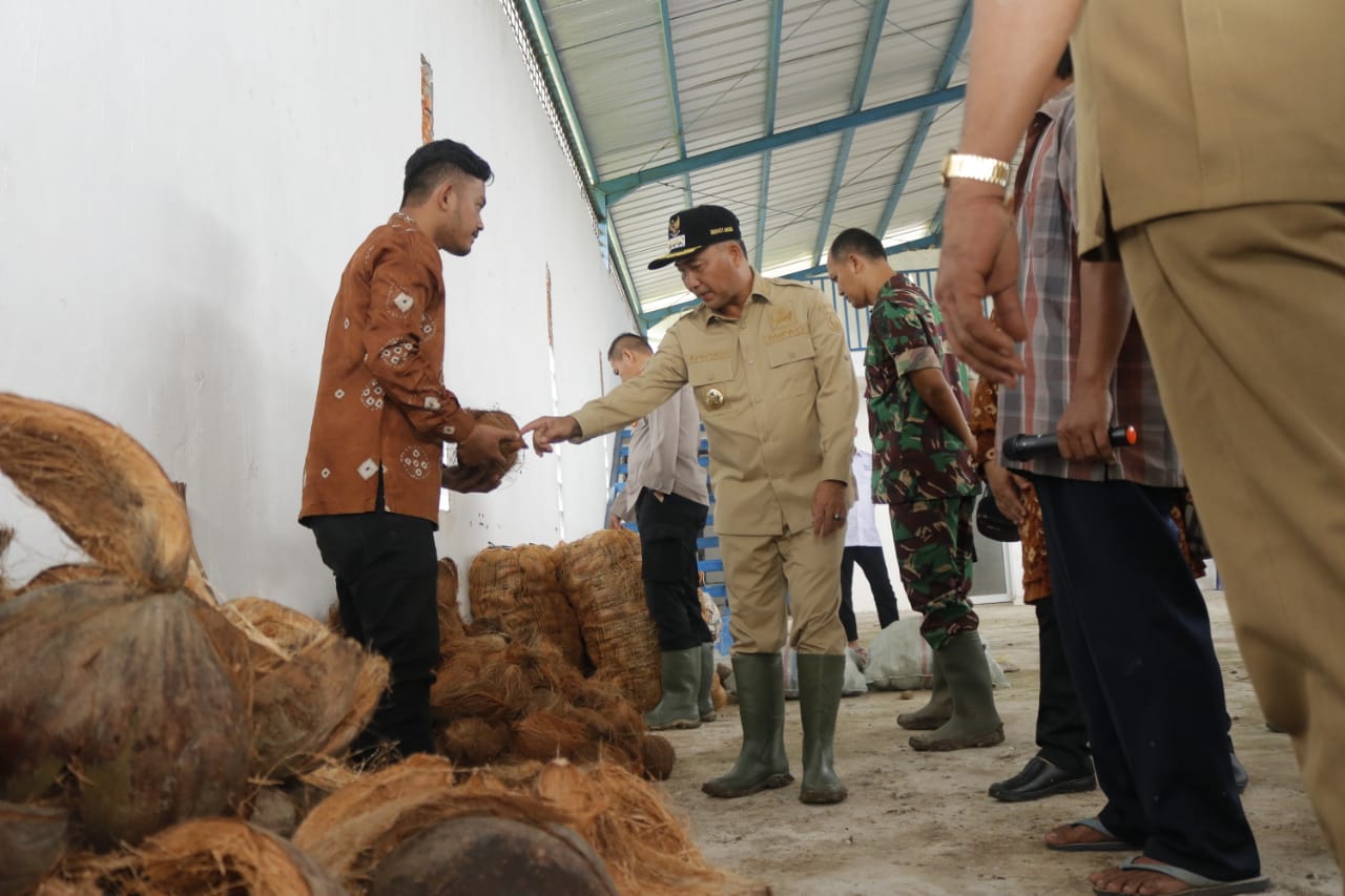 Puluhan Ton Limbah Kelapa di Lalan Mulai Hasilkan Cuan