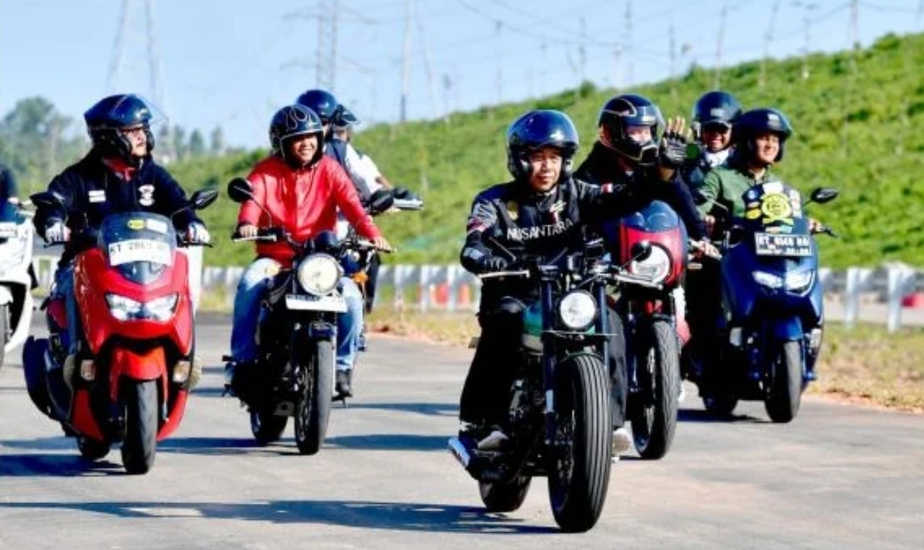 Helm yang Dipakai Presiden Jokowi Keliling IKN Naik Motor Ternyata Karya Anak Bangsa, Segini Harganya