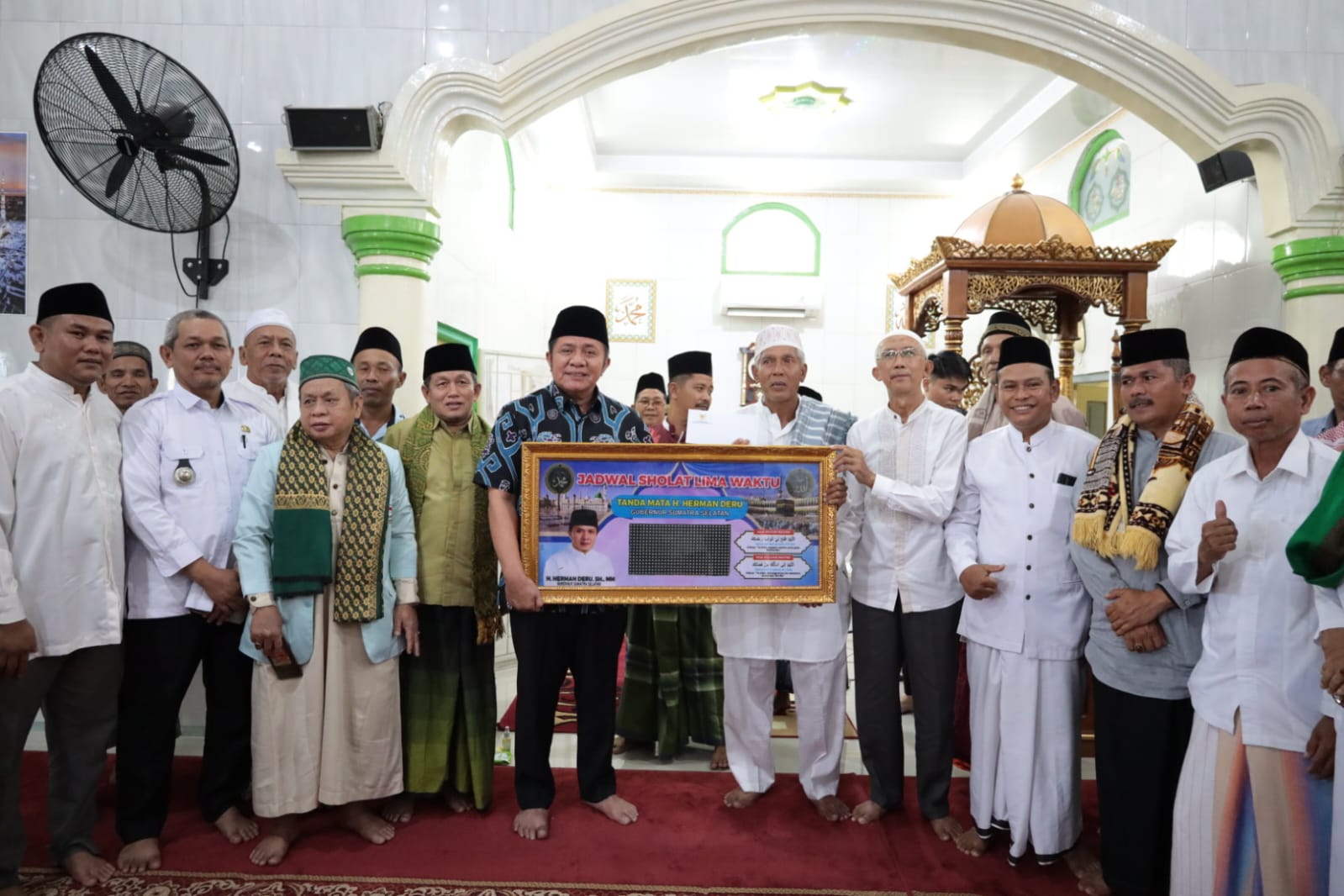 Safari Jumat di Masjid Al-Hikmah  Sematang Borang, Herman Deru : Masjid Merupakan Pusat  Syiar Islam