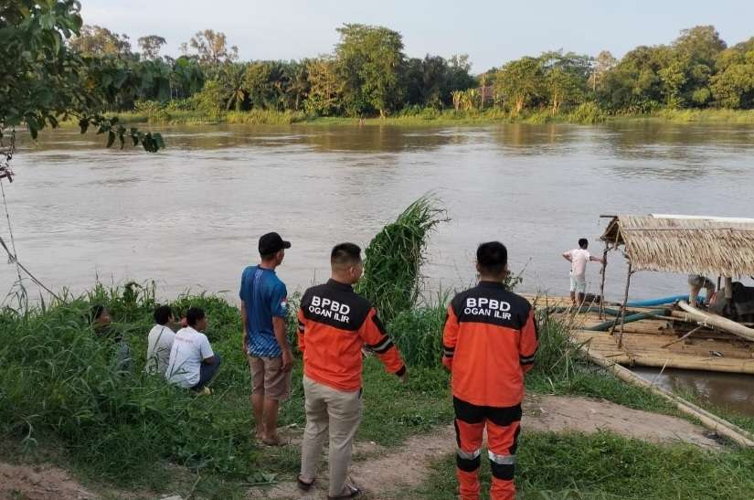 Hindari Penggerebekan Arena Judi di Ogan Ilir, Nekad Nyebur Ke Sungai, Informasinya Ada Anggota DPRD Terjaring