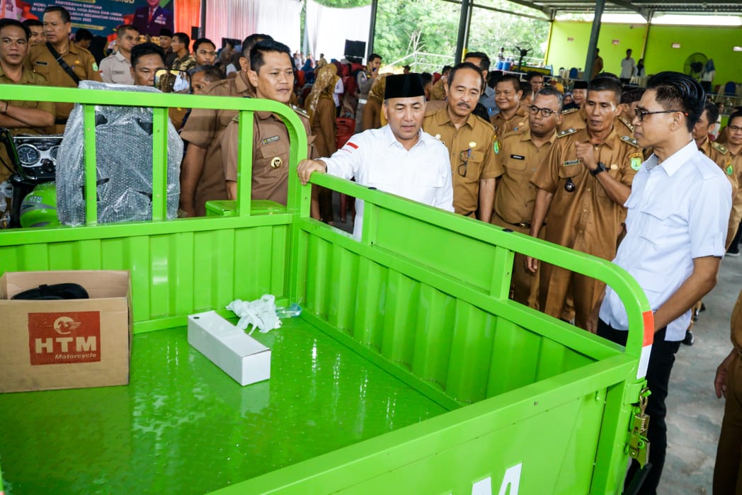 Pj Bupati Muba Salurkan Bantuan Pokir Dewan Kepada UMKM Dan Kendaraan Operasional Desa Siaga