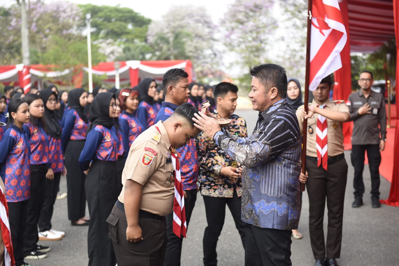 Herman Deru Lepas Ratusan Peserta Raimuna ke XII dan Tim Kesenian Sumsel ke Istana Negara