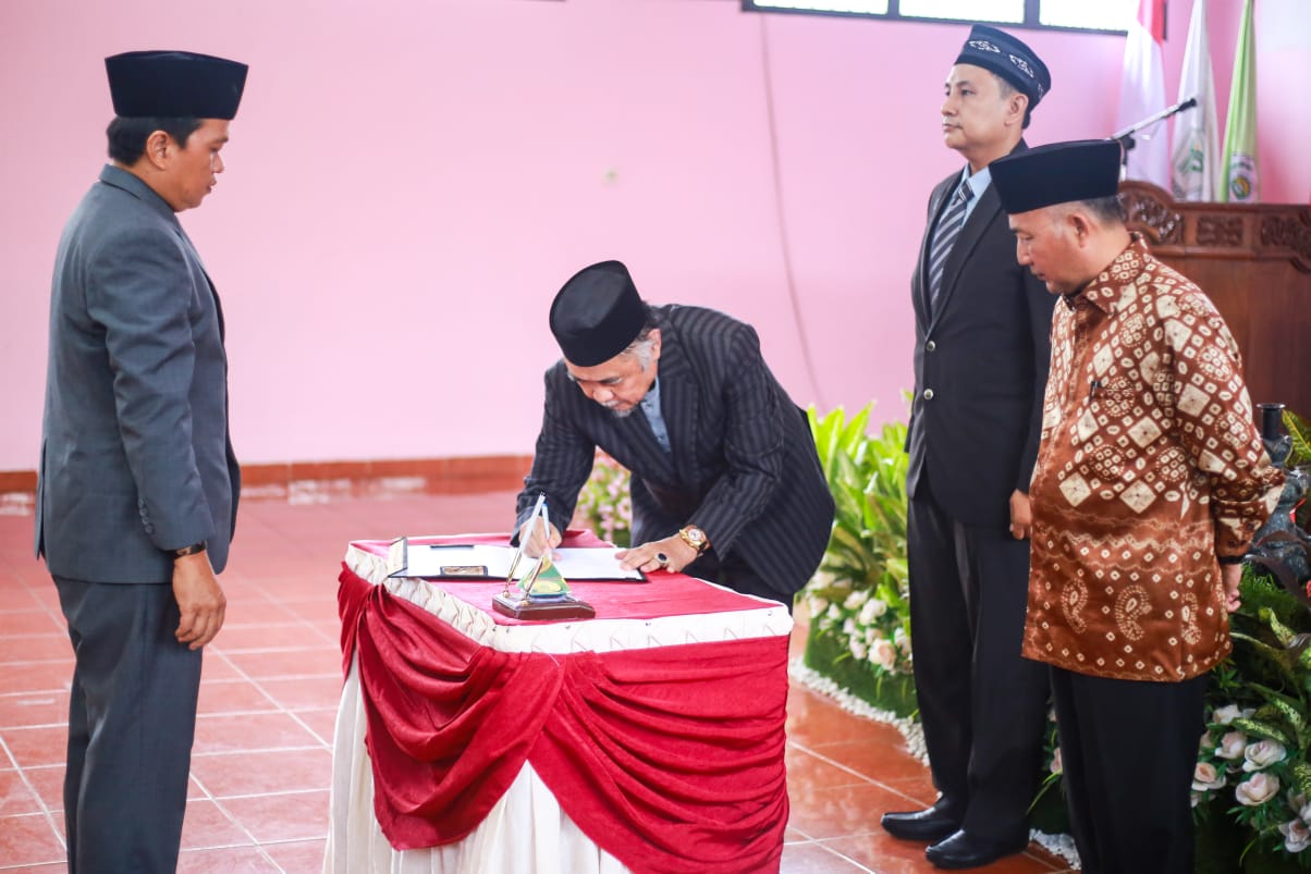 Pj Bupati Muba Hadiri Pelantikan Rektor Institut Rahmaniyah Sekayu
