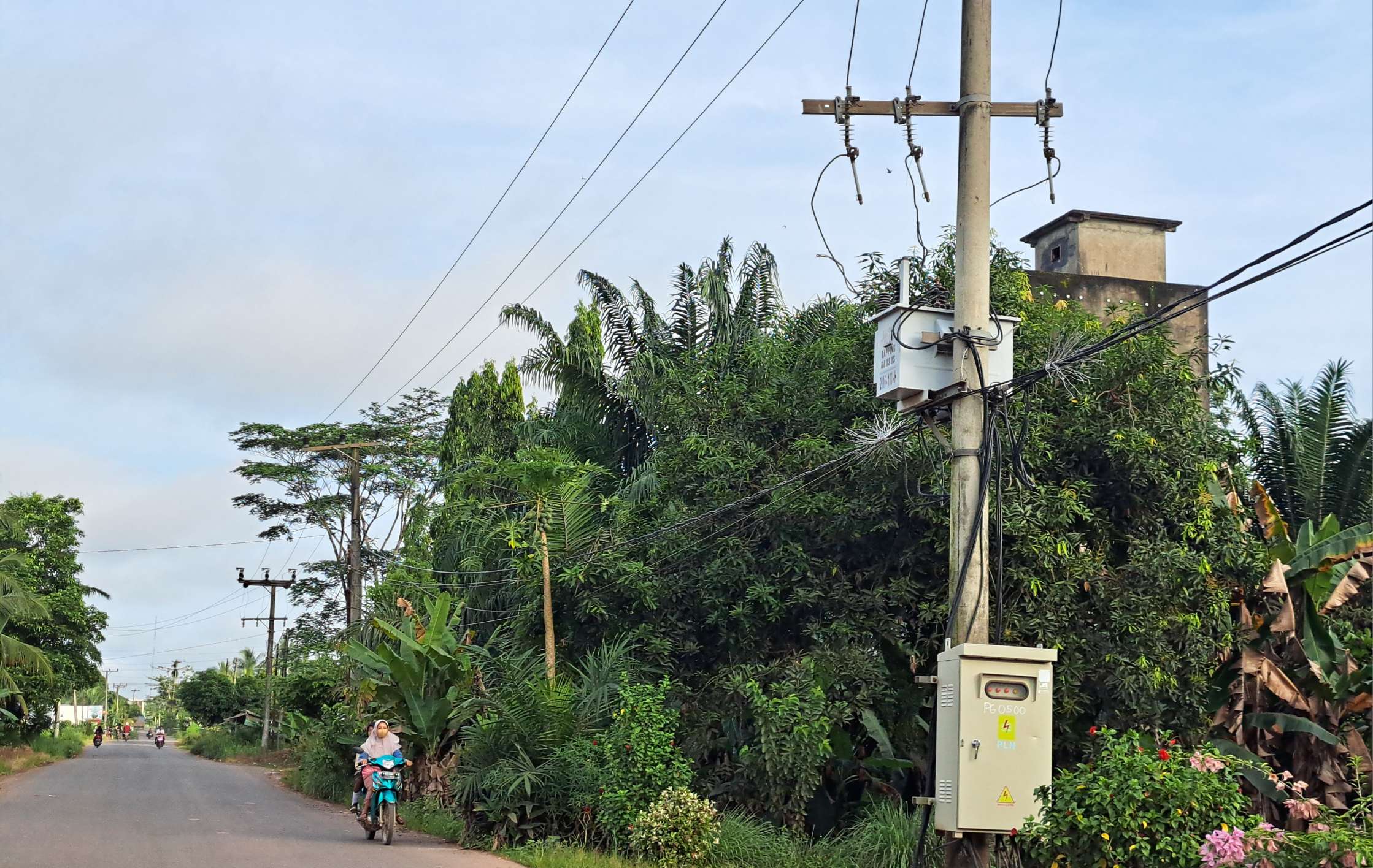 Ada Gangguan Pada Trafo, Listrik Diwilayah Desa Pinang Banjar Ini Dipastikan Padam Cukup Lama