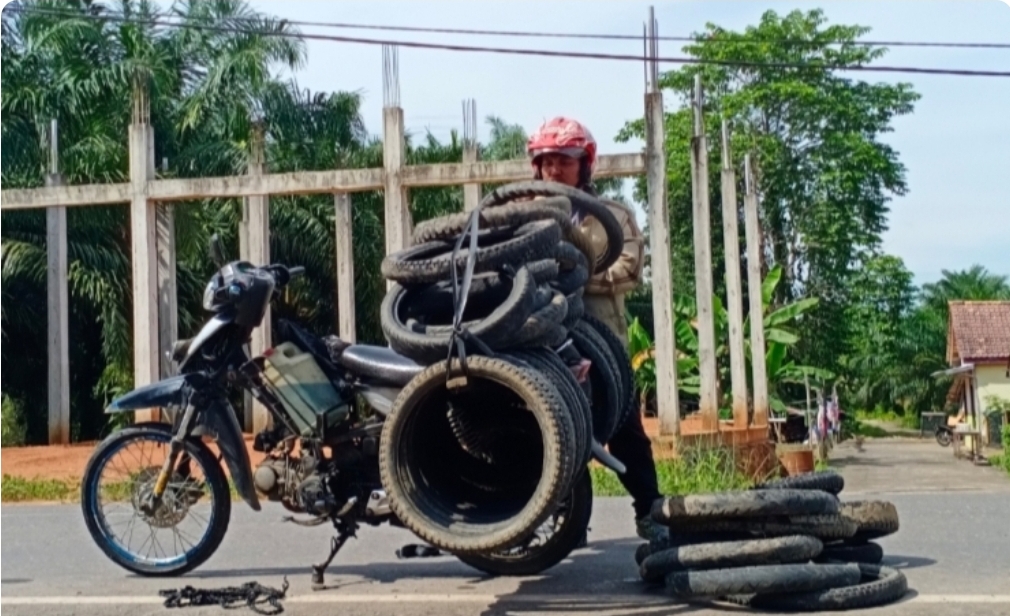 Ban Bekas Disulap Jadi Uang, Warga Dari Lubuk Linggau Ini Berhasil Raup Jutaan Rupiah