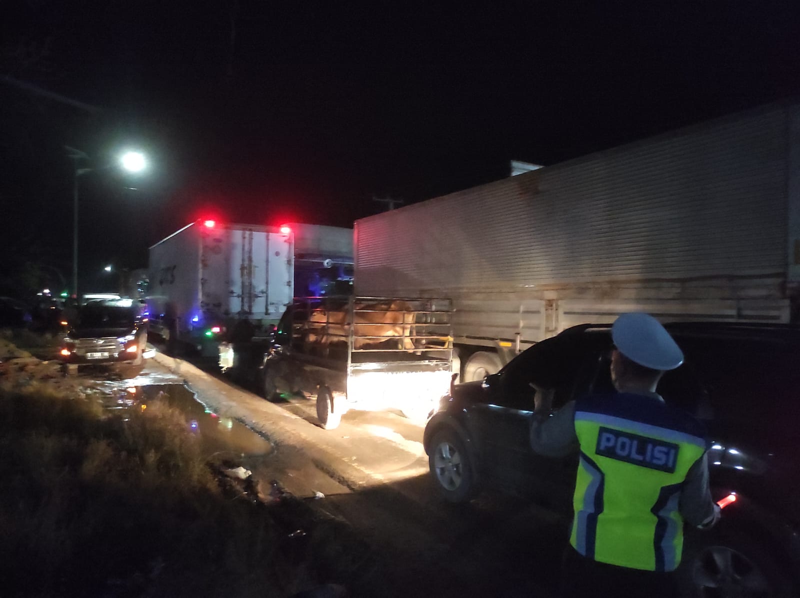 Ada Kendaraan Rusak, Jalintim di Musi Banyuasin Macet Panjang