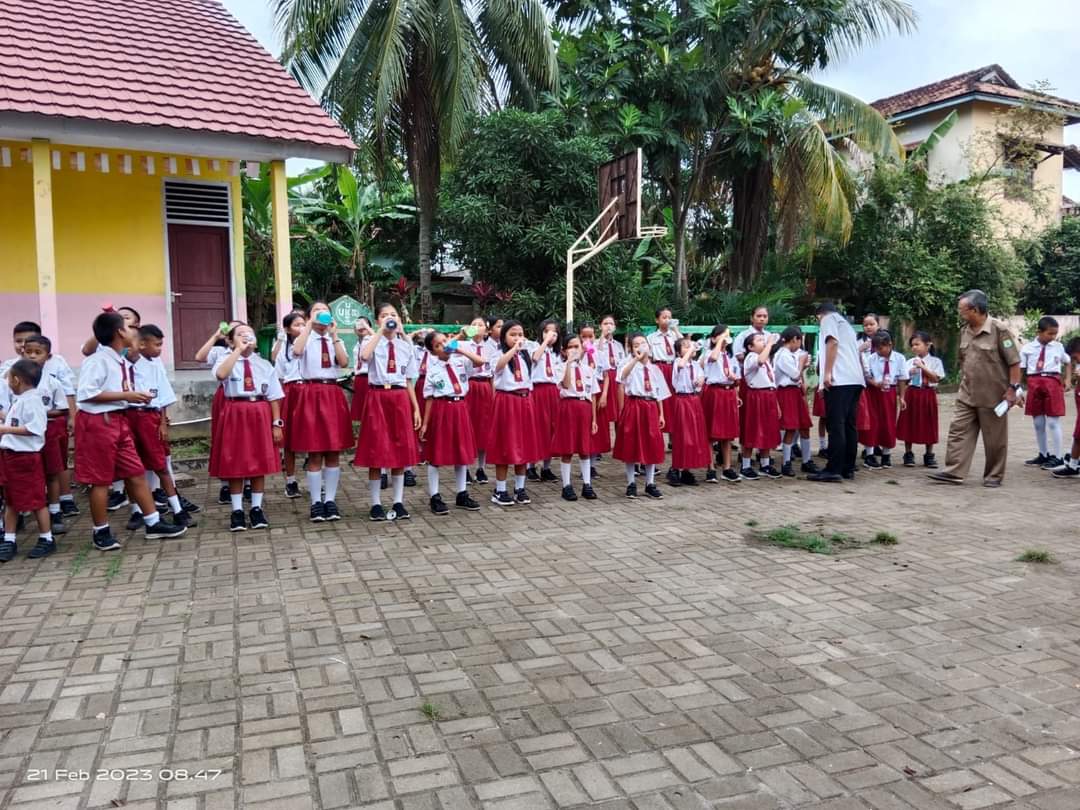 Puskesmas Lais Berikan Obat Cacing ke Siswa              