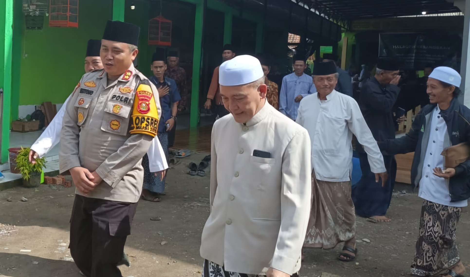 Kapolres Hadiri Undangan di Ponpes Al-Hidayat Al-Qur'aniyyah Keluang, Ajak Masyarakat Wujudkan Pilkada Damai