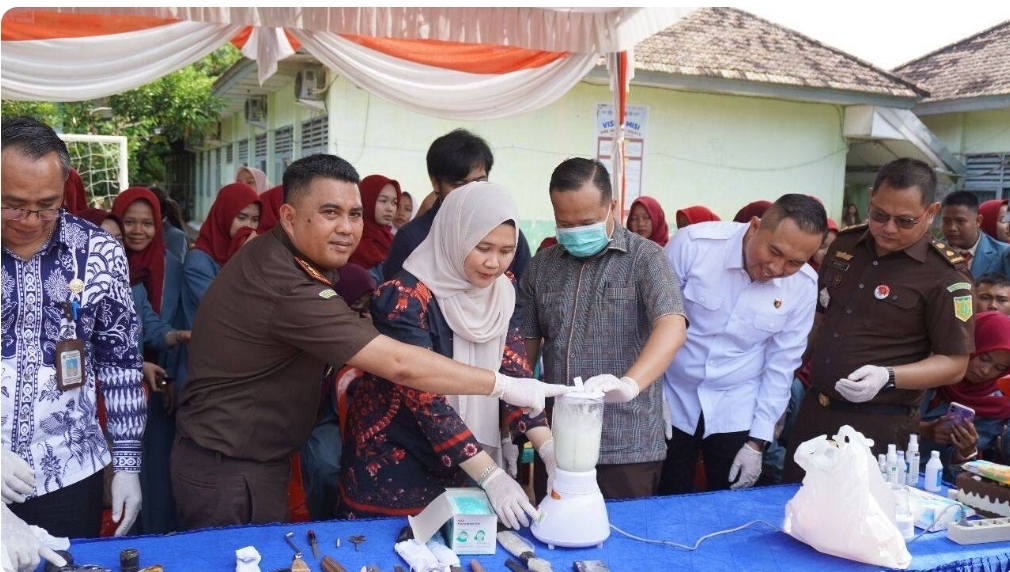 Libatkan Pelajar, Kejari Muba Edukasi Bahaya Narkoba Lewat Pemusnahan Barang Bukti