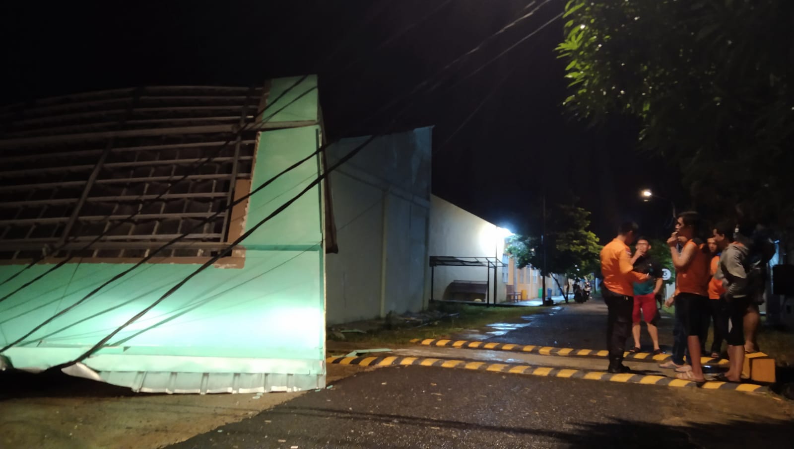 Atap Bangunan Politeknik Sekayu Terbang Tertiup Angin 