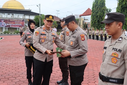 42 Anggota Polres Muba Dapat Penghargaan 