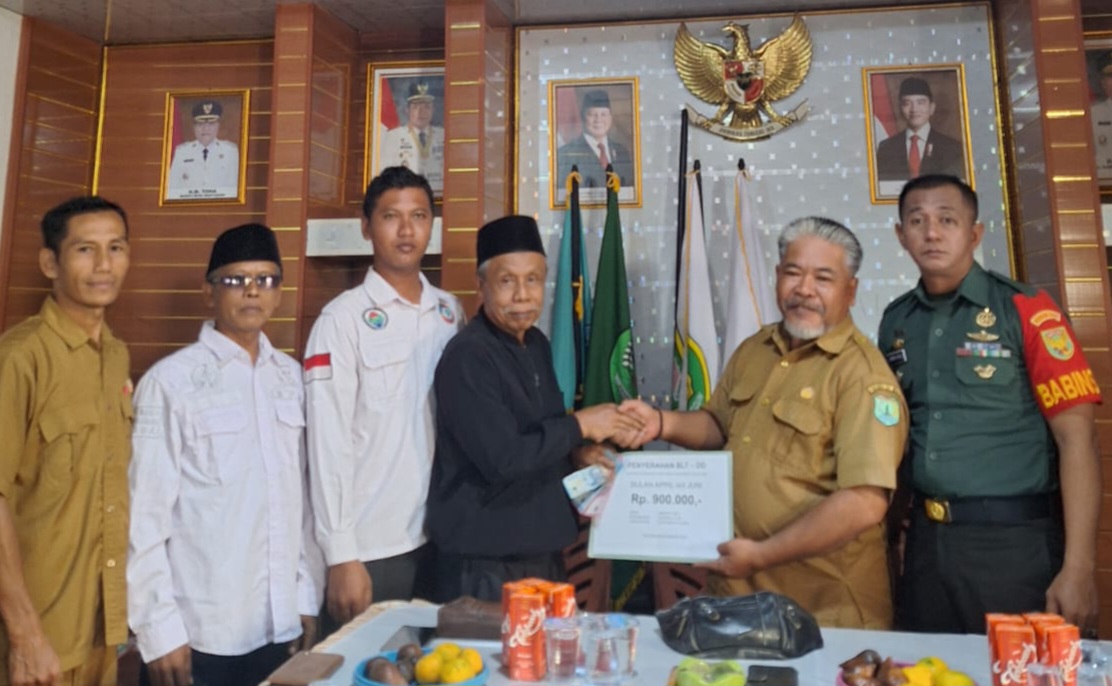 Jelang Lebaran Idul Adha, Pemdes Mekar Jadi Bagikan BLT DD Tahap 2