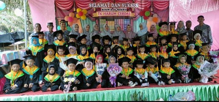 45 Wisudawan dan Wisudawati Cilik TK Harum Cerdas, Siap Lanjutkan ke Jenjang Sekolah Dasar