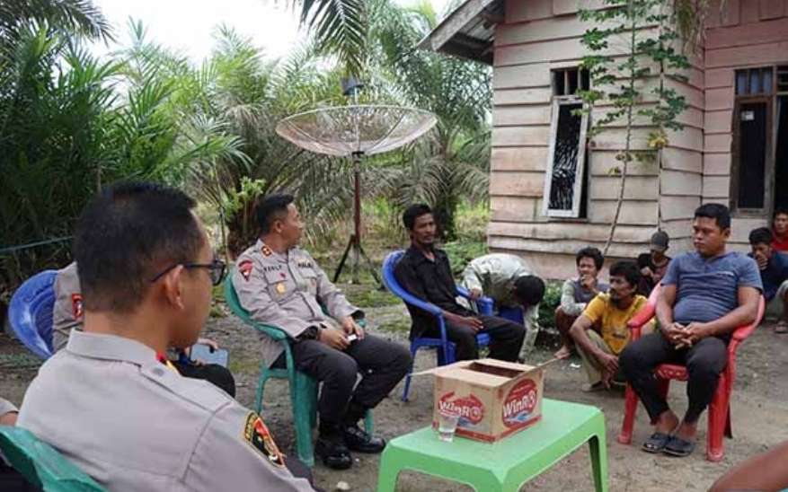 Kapolres Muratara dan Rombongan Berkunjung Ke Kampung Suku Anak Dalam, Ini Himbauannya