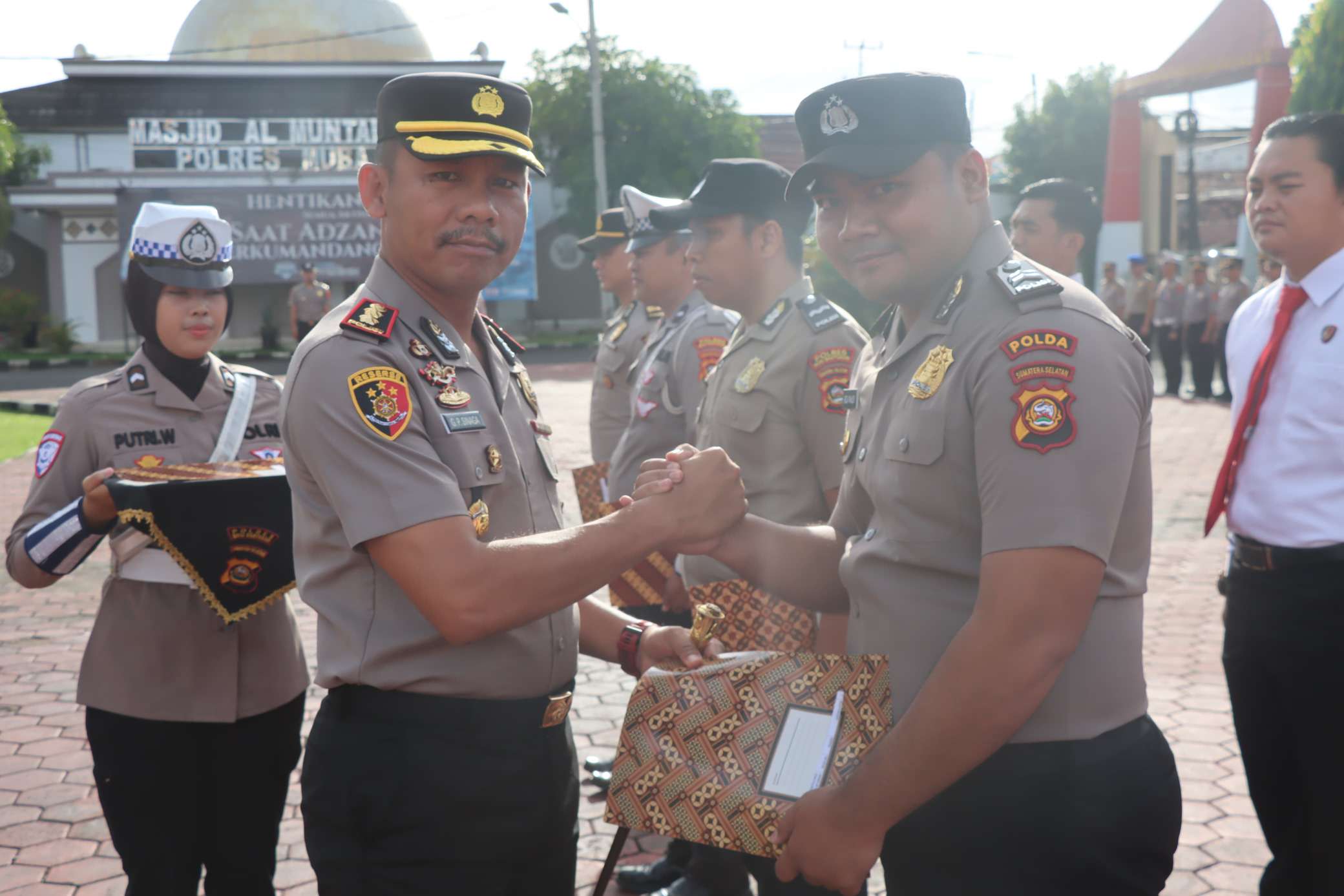 Kapolres Muba Beri Penghargaan Anggota Berprestasi, Dorong Budaya Profesional dan Berintegritas