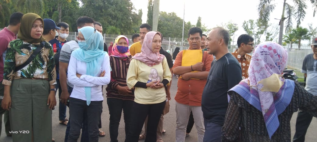 Pertanyakan Nasib Kedepan, Puluhan Perwakilan Non ASN Datangi Rumdin Bupati