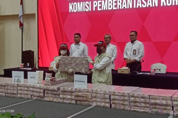 Lihat Tumpukan Uang Sitaan KPK dari Lukas Enembe, Segini Ternyata Jumlahnya