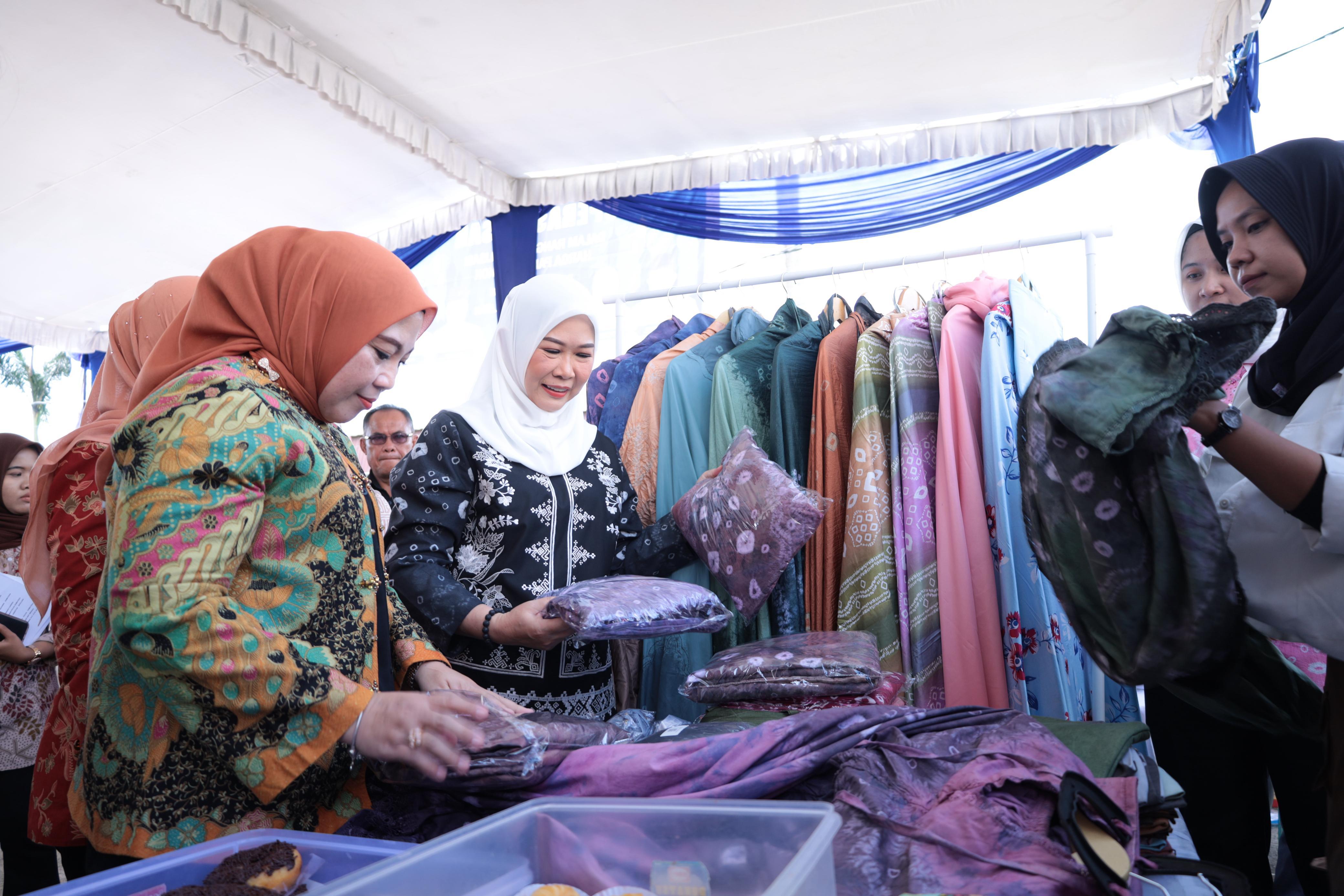 Bantu Warga Penuhi Kebutuhan Ramadhan, Feby Deru Buka Operasi Pasar Ramadhan 2025 