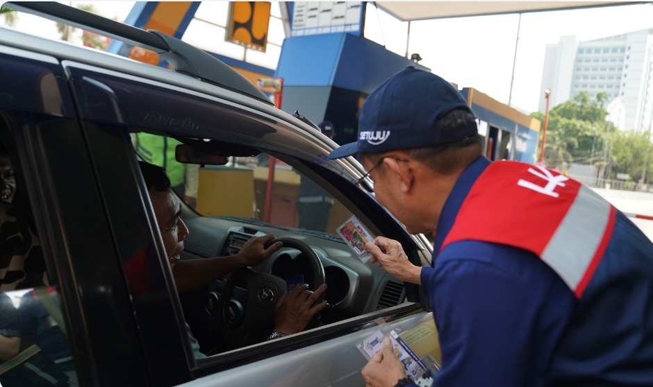 Peringatan Hari Pelanggan Nasional, Hutama Karya Bagikan Merchandise di Tol Trans Sumatera