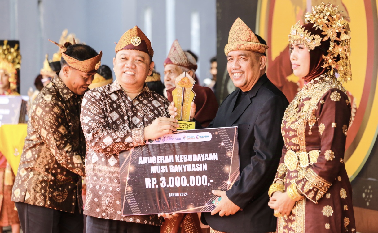 Puluhan Pelestari Seni, Cagar Budaya dan Adat Istiadat Terima Penghargaan di Festival Randik 