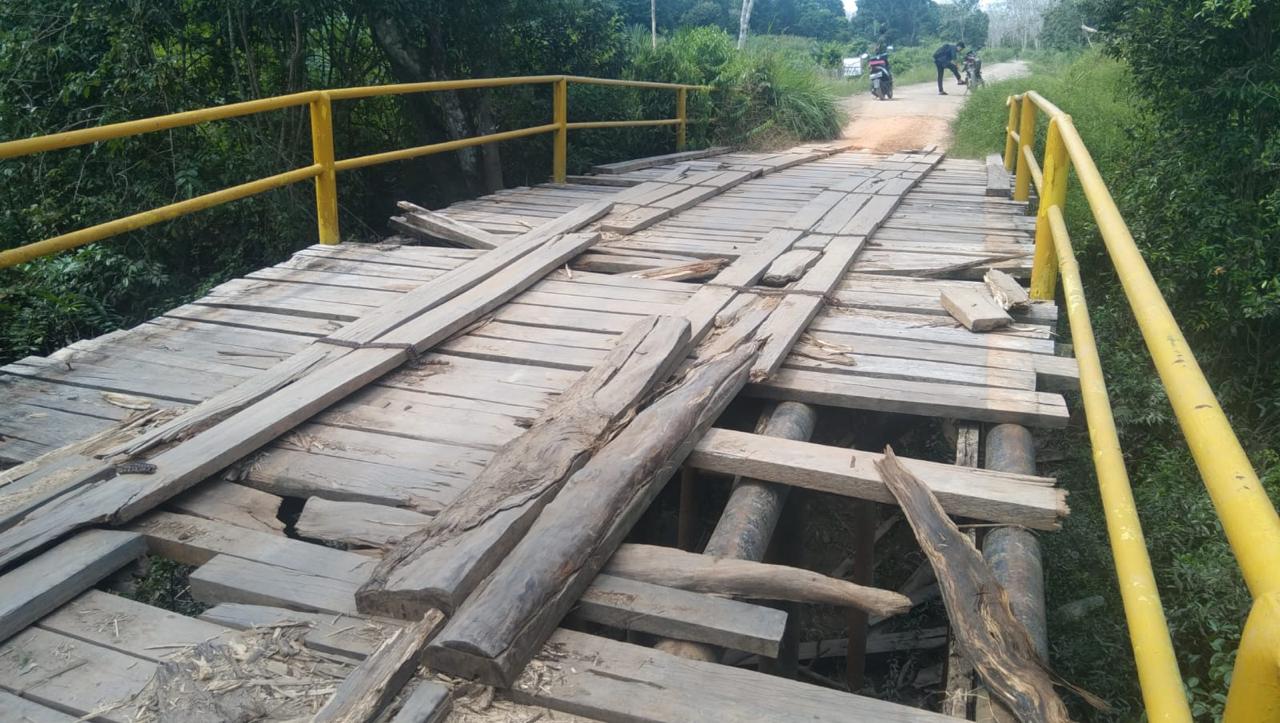 Mengerikan, Begini Kondisi Jembatan Penghubung Desa Pinggap - Pengaturan,  Akses Utama Pelajar ke Sekolah 