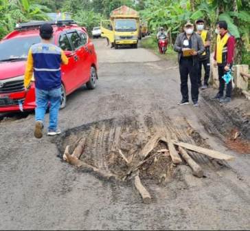 Bupati DRA Surati Kementerian PUPR dan Kemenhub, Desak Perbaiki Jembatan dan Jalan Rusak