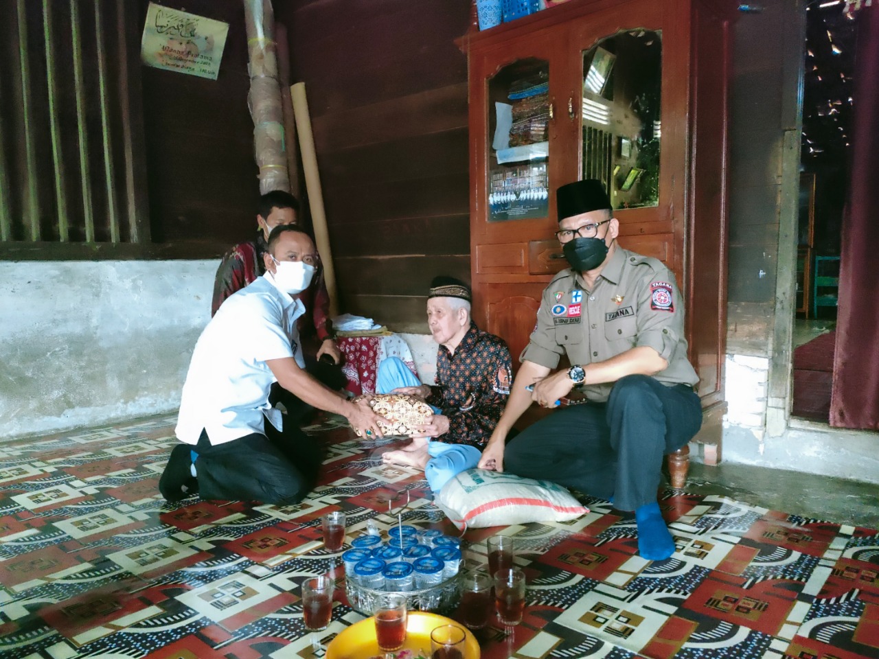 Bupati, Renovasi Rumah Nek Saleh