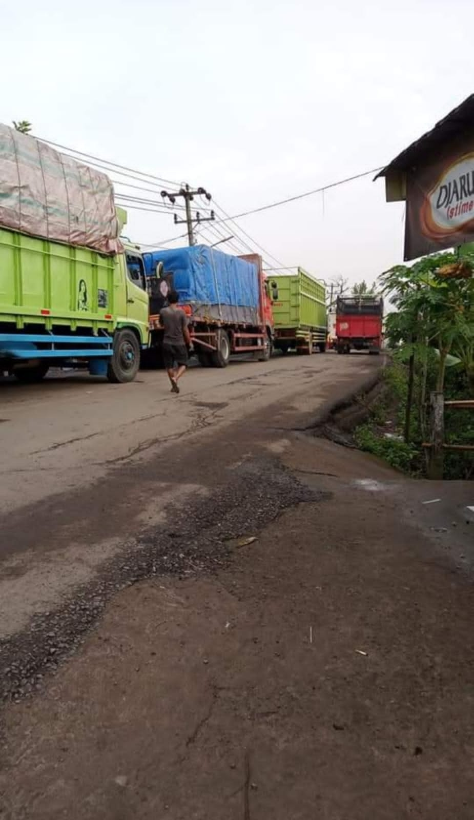 Akibat Jalan Rusak, Jalinteng Sekayu - Betung Macet