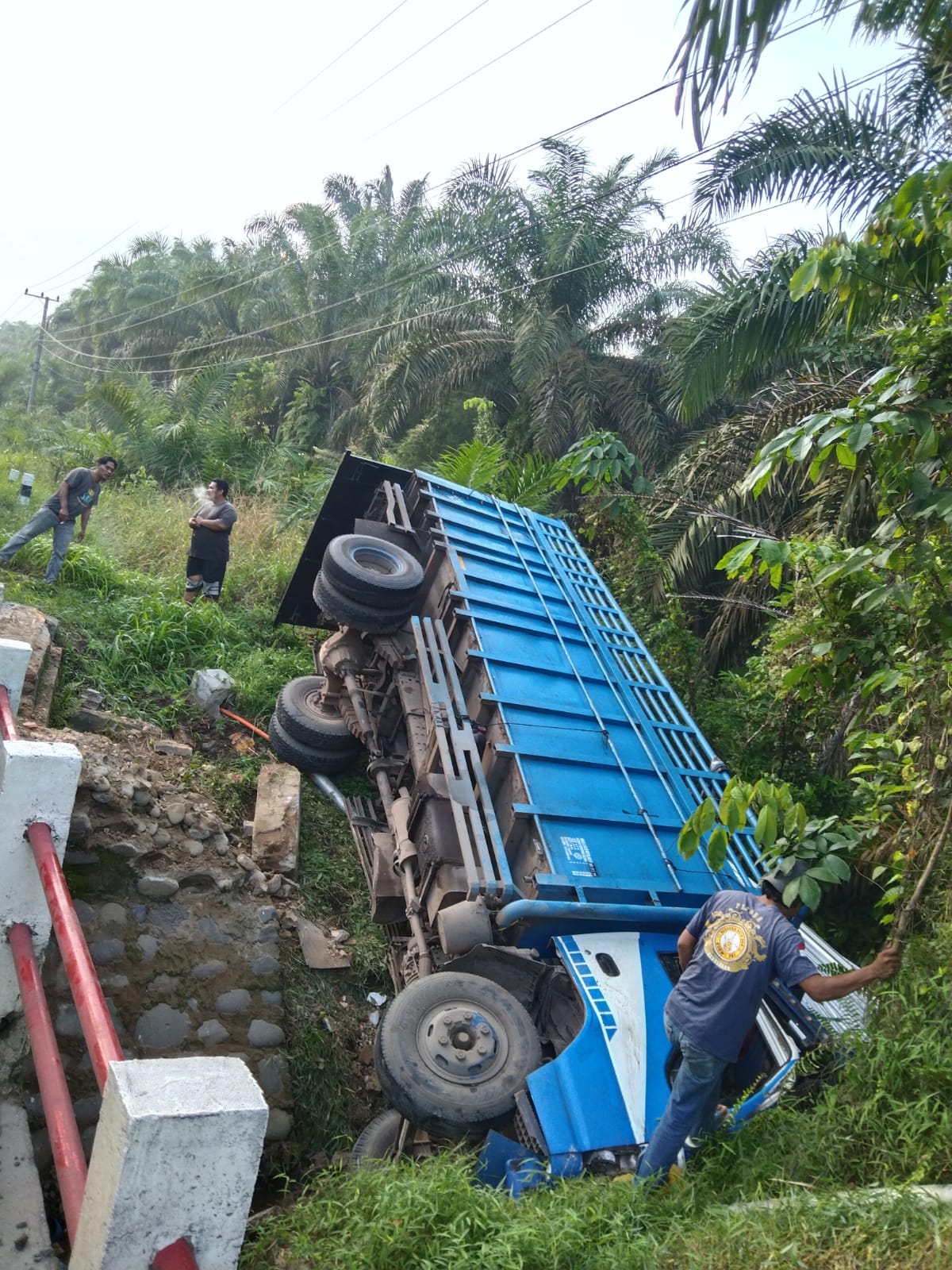 Pagi ini 2 Truk Kecelakaan Di Jalintim