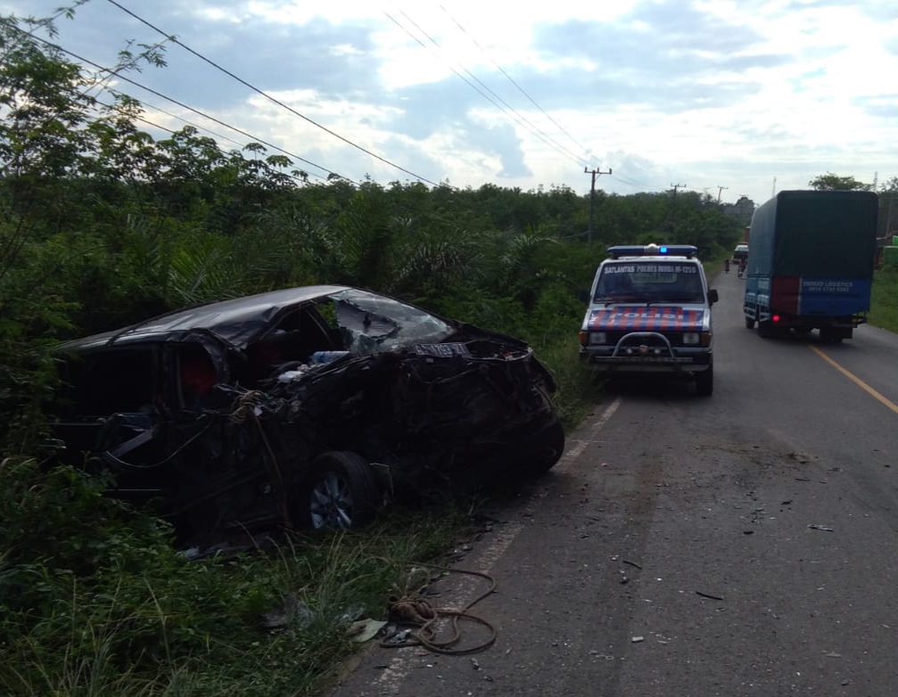 Lakalantas di Srigunung, Fuso Seruduk Inova