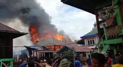 Kobaran Api Berasal dari Kamar Anak, Lalu ke Rumah Tetangga