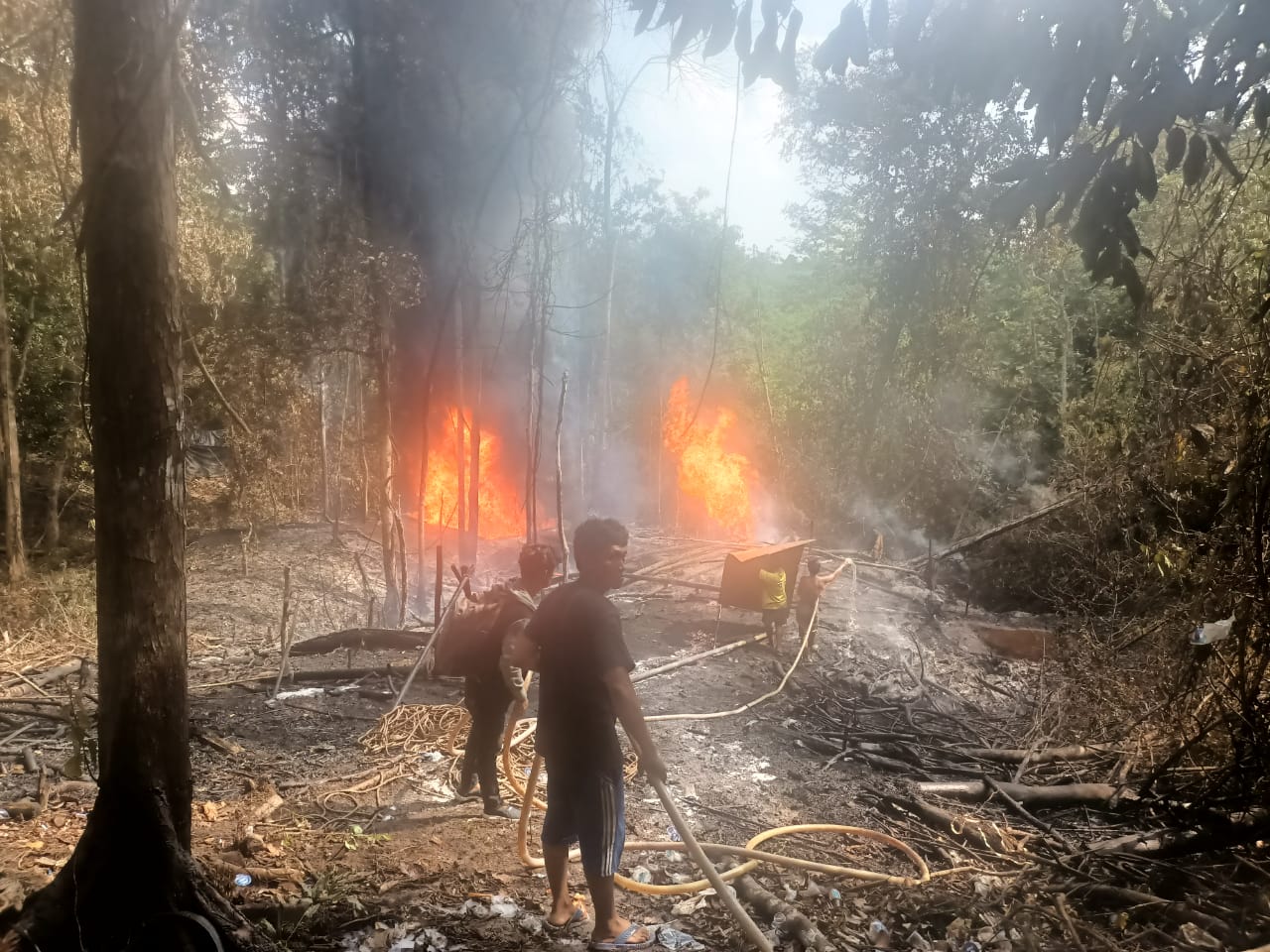 Sumur Minyak Illegal Kembali Terbakar