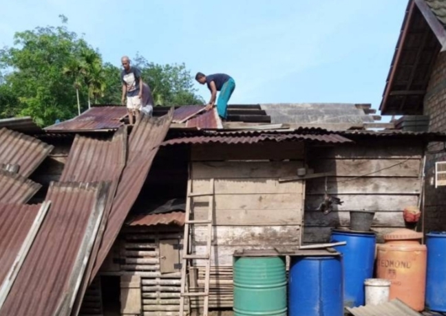 Puluhan Rumah Diterjang Puting Beliung