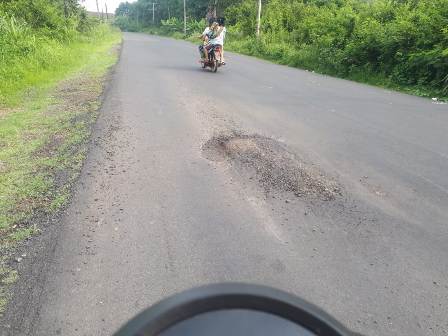 Baru Diaspal Kembali Rusak