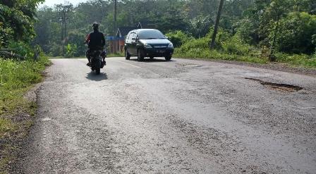 Jalan Tidak Rata, Bahayakan Pengendara