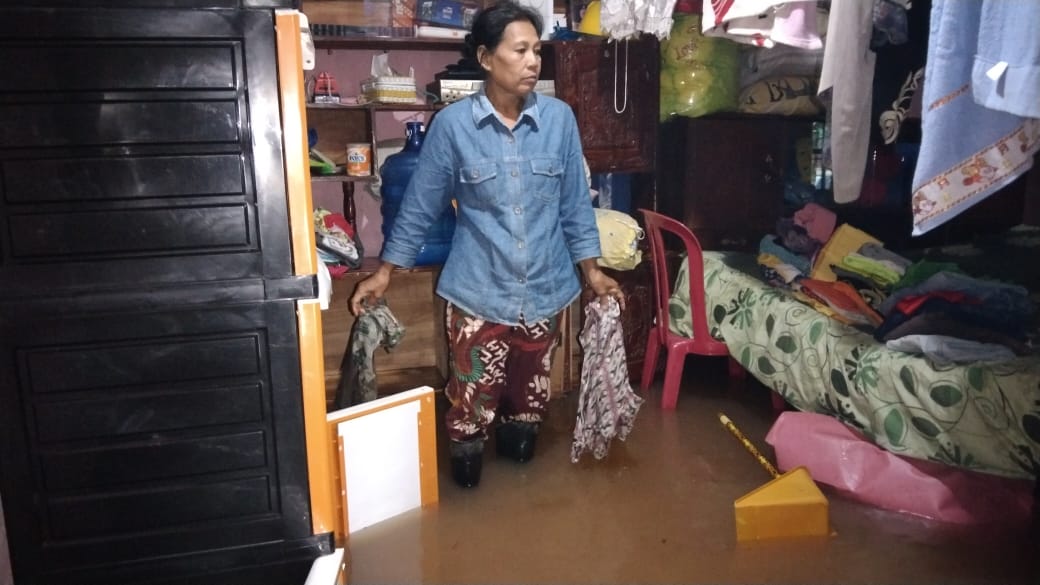 Banjir Makin Besar, Warga Pinang Banjar Diminta Berhati-hati