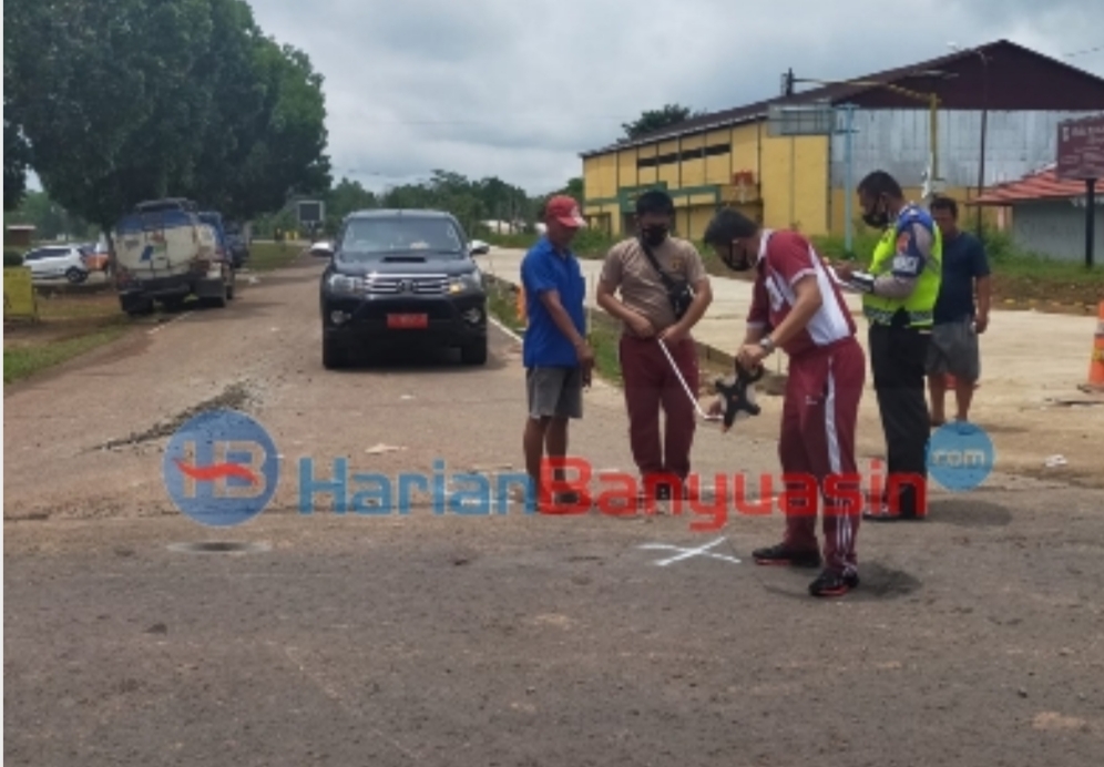 Kecepatan Tinggi, Tabrak Truk , Tewas Mengenaskan