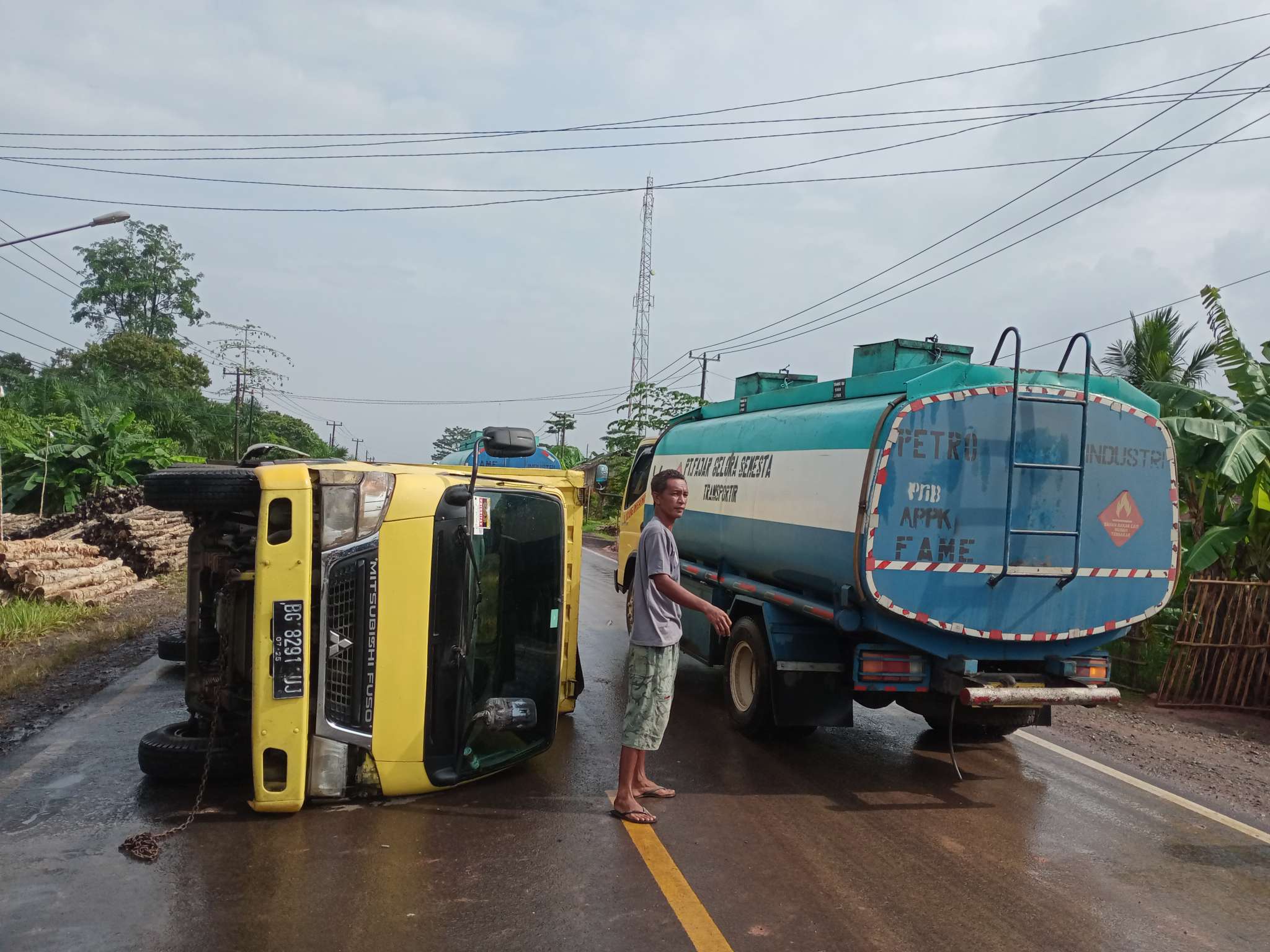 Pecah Ban, Truk Box Terguling