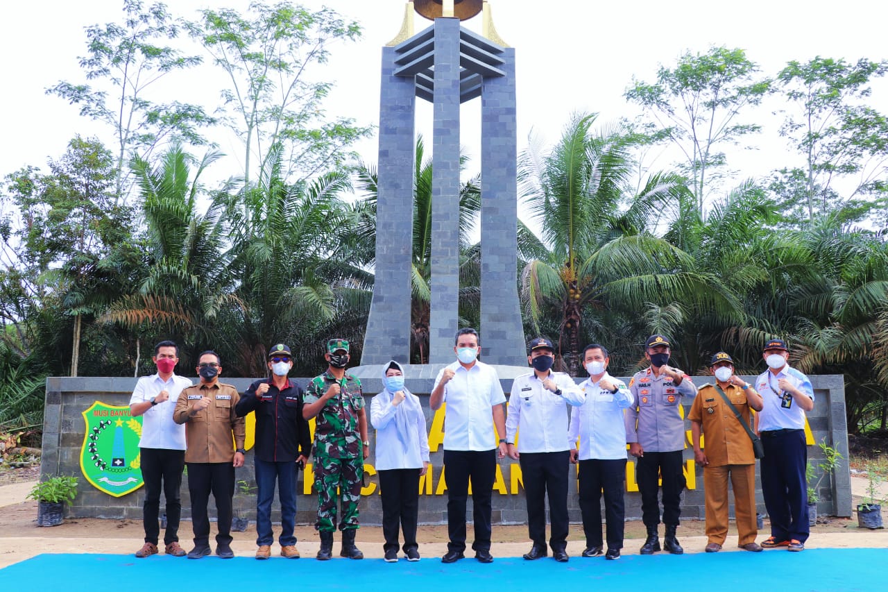 Tugu Tani Jadi Ikon Baru Kecamatan Lalan