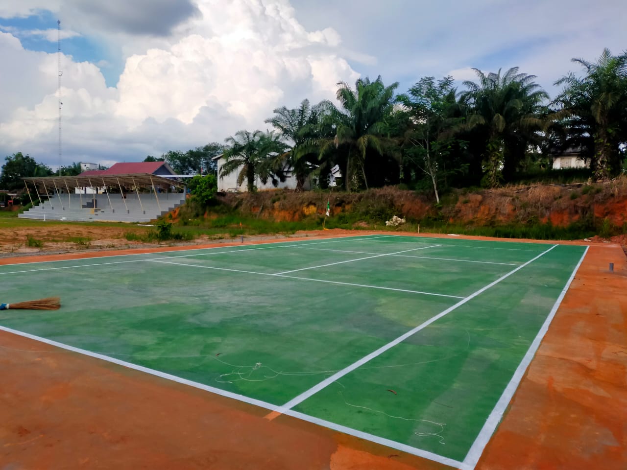 Bukit Jaya Miliki Lapangan Tenis