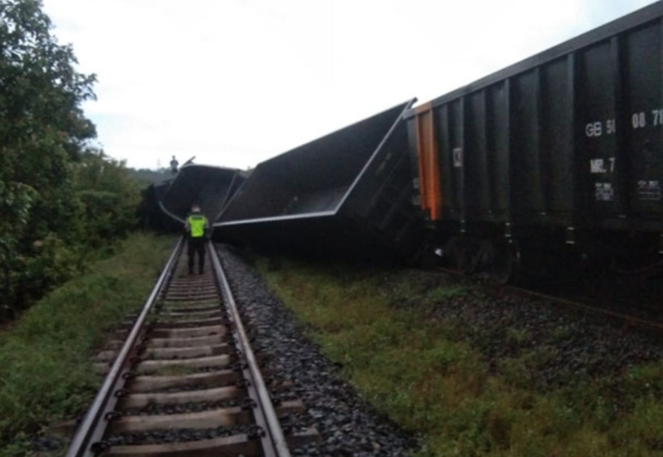 Di Muaraenim, Babaranjang Tabrakan, Jadwal Kereta Penumpang Dibatalkan