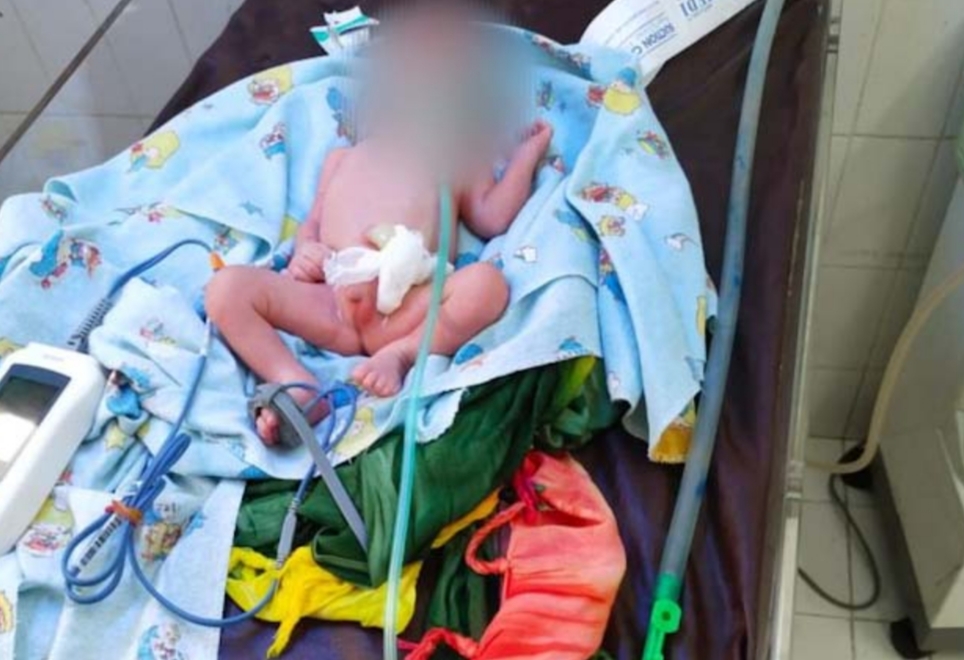 Bayi Laki-laki Ditemukan Terbungkus Kantong Plastik