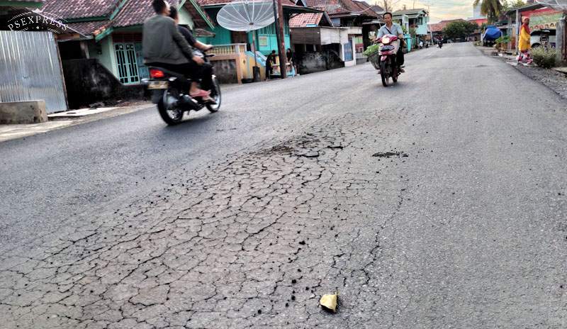 Hitungan Hari Aspal Jalan Mulai Mengelupas