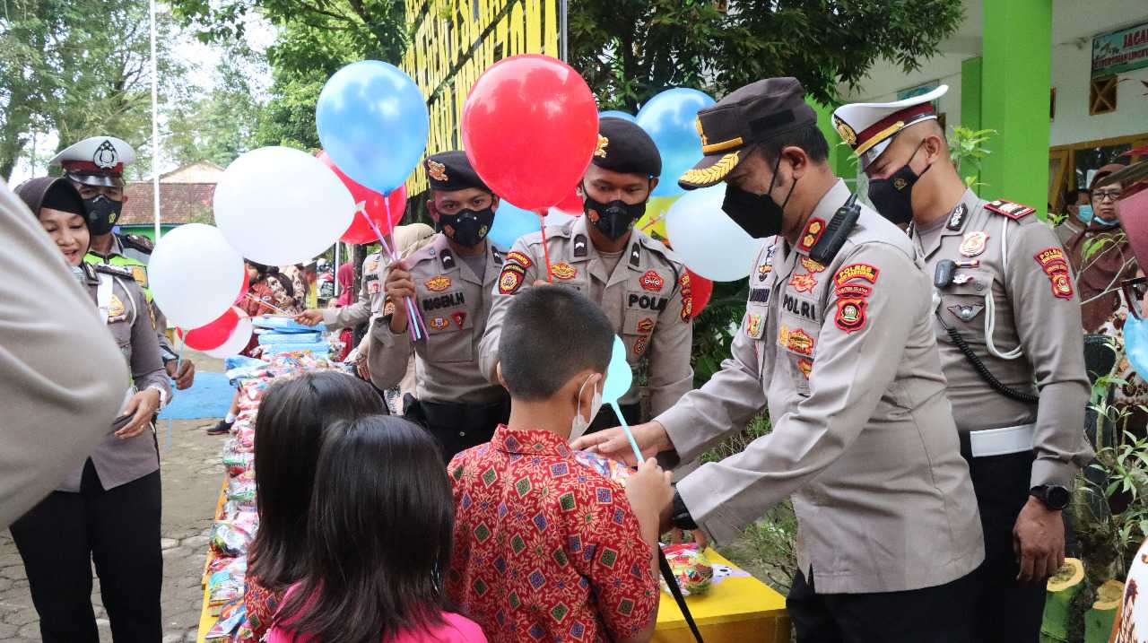 Polres Keroyokan Vaksin Anak 6-11 Tahun