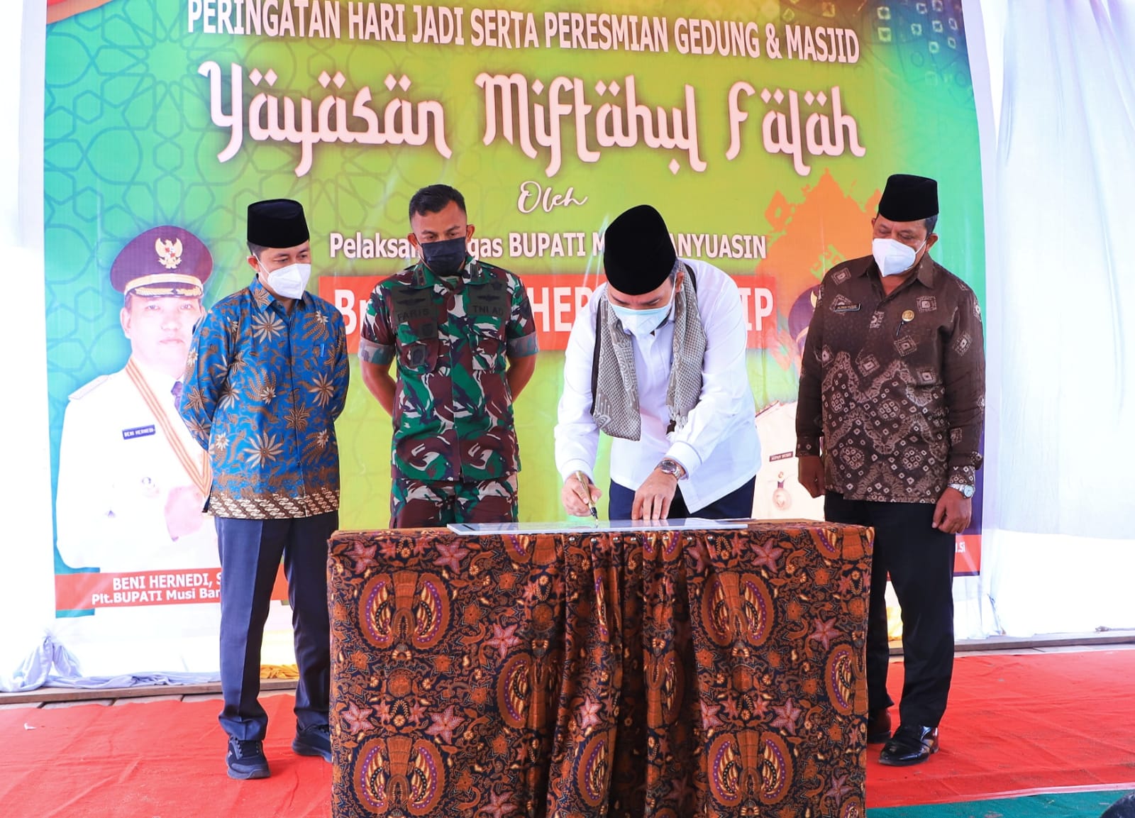 Beni Resmikan Gedung dan Masjid di Hari Jadi Yayasan Mifhatul Falah ke-6