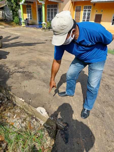 Belum Lama Dibangun , Jalan ini Sudah Mulai Rusak