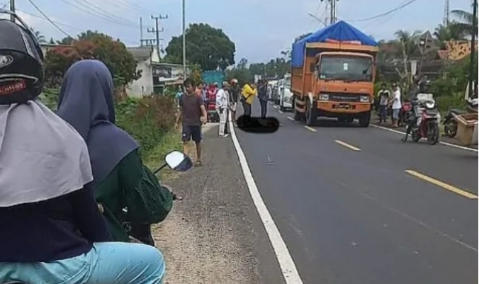 Satu Keluarga Kecelakaan, Istri Tewas, Suami dan 2 Anak Luka-Luka