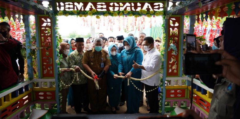 Saung Bambu Terangi Kenten Laut